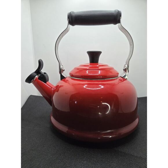 Le Creuset Enamel On Steel 1.7 Qt 1.6 L Flame Red Ombre Whistling Tea Kettle - Picture 1 of 7